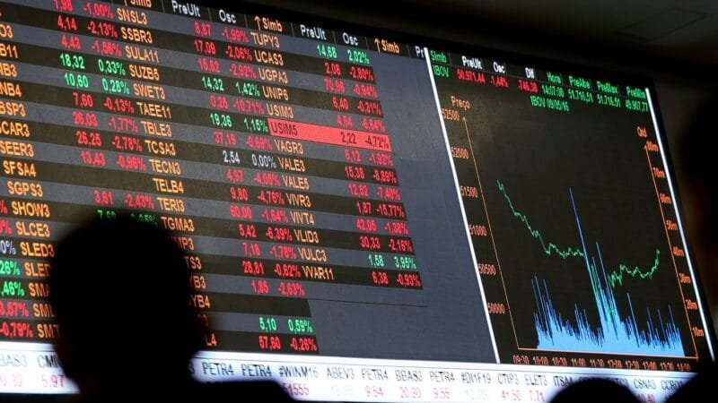 Bolsa encerra alta de 11 dias com queda de 0,46%; dólar se mantém estável