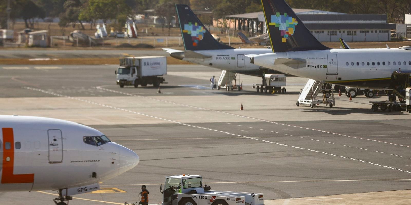 Governo Anuncia Redução de Impostos sobre Combustível de Aviação em Resposta à Alta dos Preços