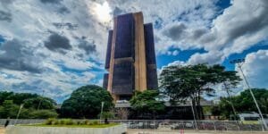 A Influência dos Juros na Dívida Pública Brasileira: Uma Nova Perspectiva