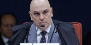 Moraes Solicita Análise da PGR sobre Inclusão de Jair e Flávio Bolsonaro em Inquérito