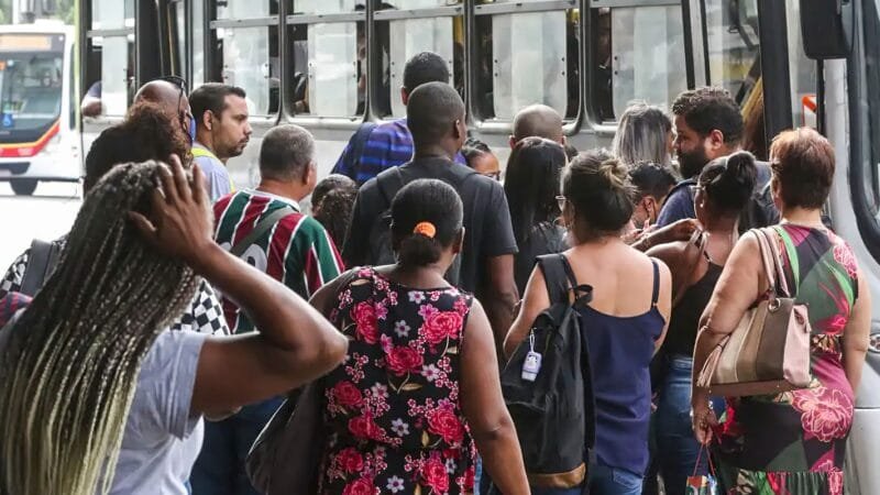 Desemprego de Longa Duração Tem Queda Histórica de 21,7% no Brasil