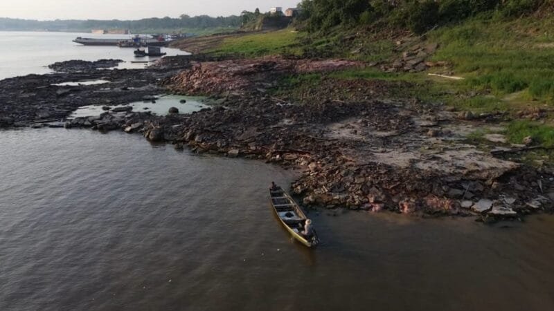 Impactos das Cheias e Secas Extremas nas Comunidades Ribeirinhas do Amazonas