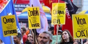 Flávio Bolsonaro Propõe Pagamento por Hora como Alternativa à Escala 6×1