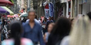 Desigualdade no Emprego: Taxas de Desemprego entre Pretos e Brancos no Brasil