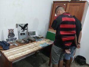 Polícia de Macapá Prende Dois Homens com Armas e Drogas em Operação