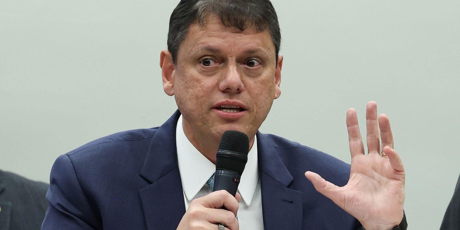 Tribunal de Contas de SP Aprova Contas de Tarcísio de Freitas com Ressalvas