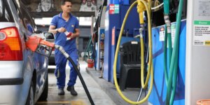 Setor Comercial Enfrenta Recuo de 1,5% em Abril, Impulsionado por Queda nas Vendas de Combustíveis