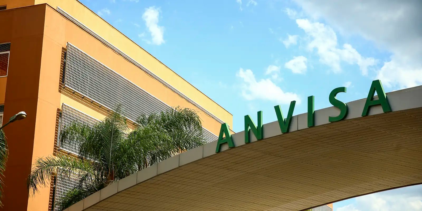 Anvisa Suspende Lotes de Medicamentos para Hipertensão e Câncer de Mama