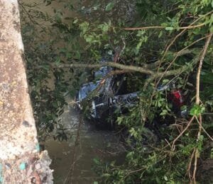 Motorista sofre acidente em ponte no Amajari durante forte chuva