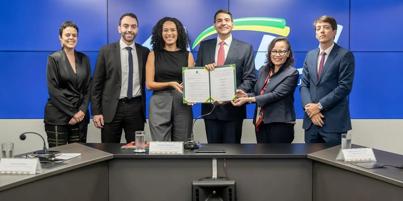 AGU Assegura Posse de Servidora Exonerada do Itamaraty em Acordo sobre Identidade Racial