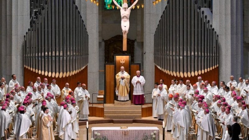 A Mensagem do Papa na Sagrada Família: Fé e Paz em Tempos de Conflito