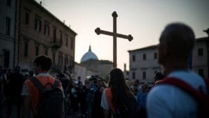 Papa Urge Peregrinos a Enfrentar a Pobreza como Missionários