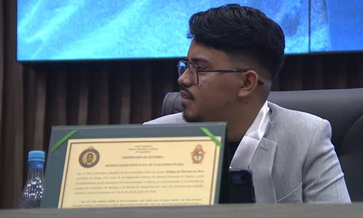 Willian de Oliveira Recebe Medalha de Ouro da Câmara Municipal de Manaus em Reconhecimento à sua Trajetória na Comédia