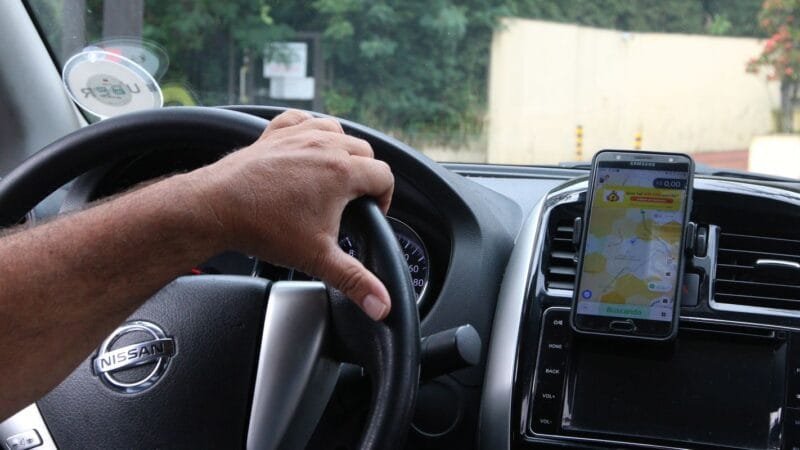 CMN Proíbe Taxa de Cadastro para Motoristas de Aplicativos no Programa Move Aplicativos