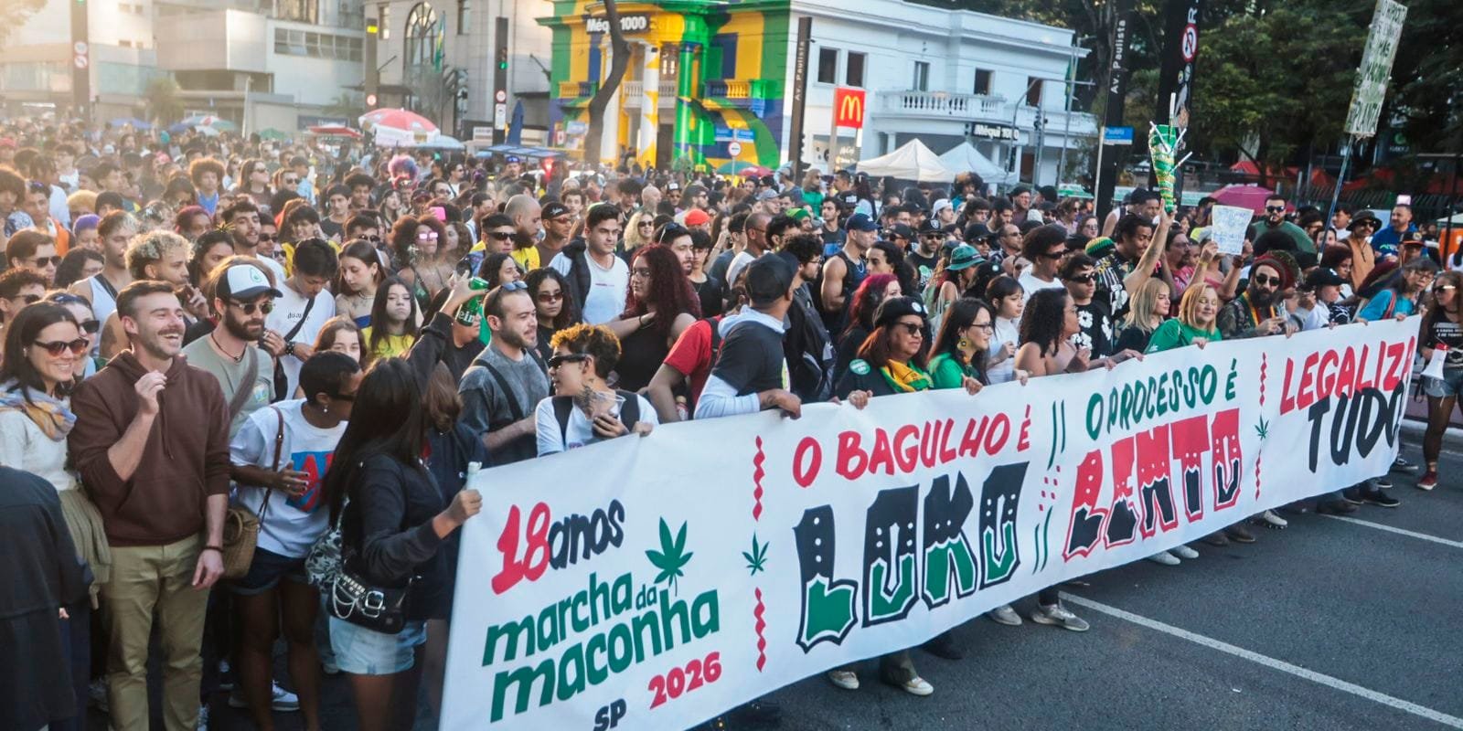 Marcha pela Legalização da Maconha Reúne Multidão em São Paulo