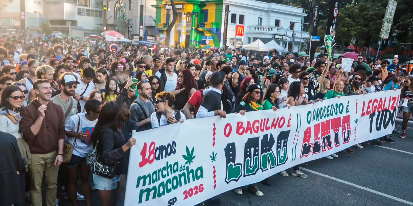 Marcha pela Legalização da Maconha Reúne Multidão em São Paulo