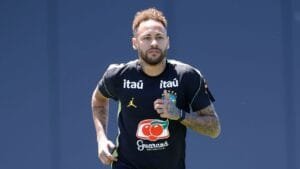 Neymar Faz Sua Estreia em Campo com a Seleção Brasileira