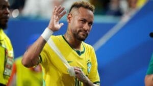Neymar Retorna aos Campos e Compartilha Emoções em Postagem