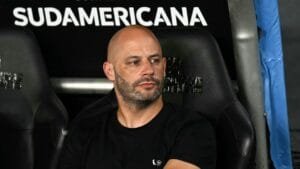Vasco Aceita Multa e Avança em Negociações com o Botafogo