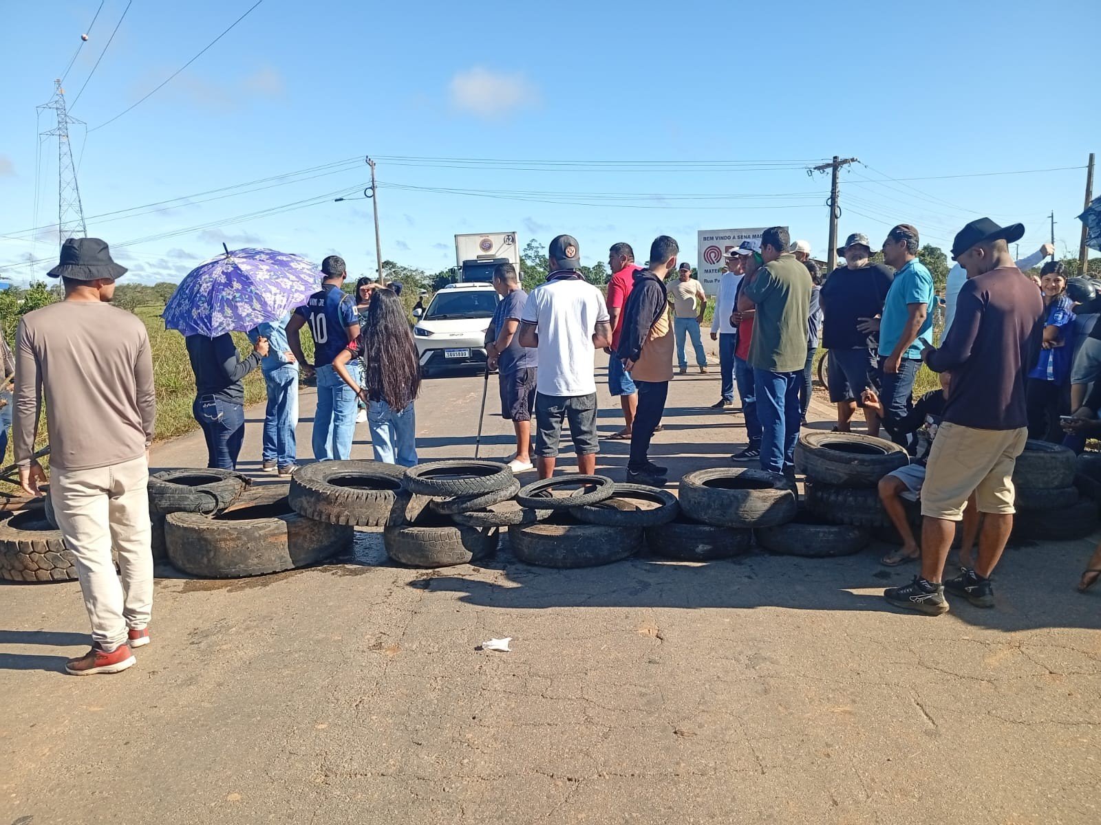 Moradores de Sena Madureira Interrompem BR-364 em Protesto por Melhorias Após Desabamento de Ponte