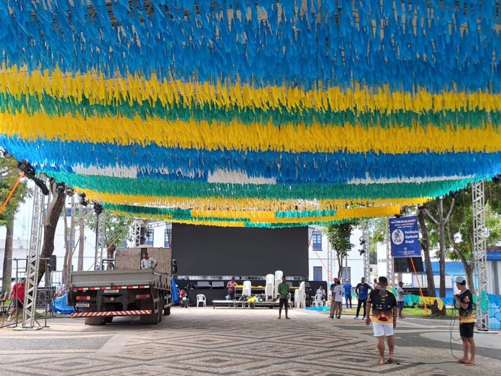 Praça da Revolução se Prepara para Receber Torcedores na Estreia do Brasil na Copa do Mundo