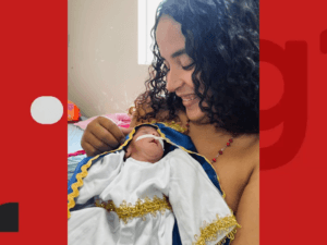 Alta emocionante: Bebê prematura deixa UTI vestida de Nossa Senhora Aparecida após 34 dias