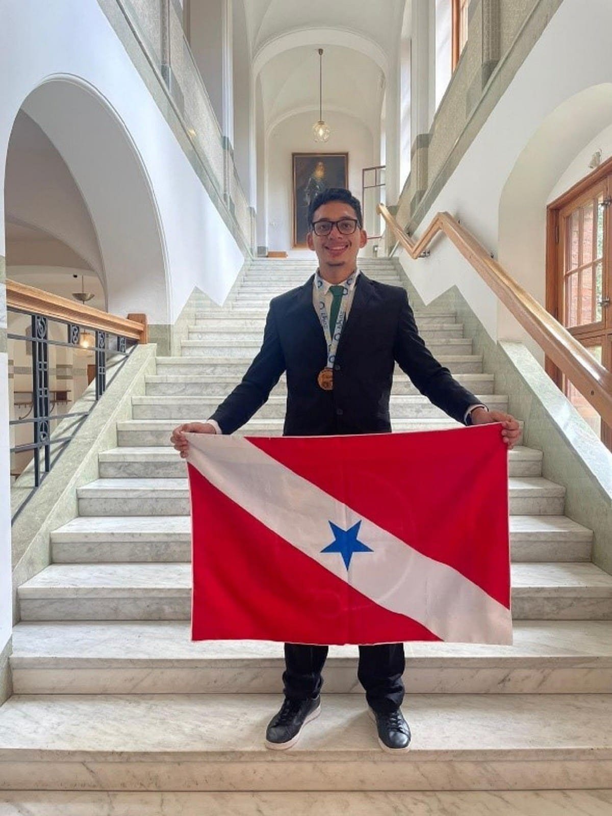 Estudante Paraense Brilha na Olimpíada Europeia de Física e Faz História