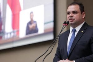 Governador do Amazonas Realiza Remanejamento de R$ 126,6 Milhões para Emendas Parlamentares