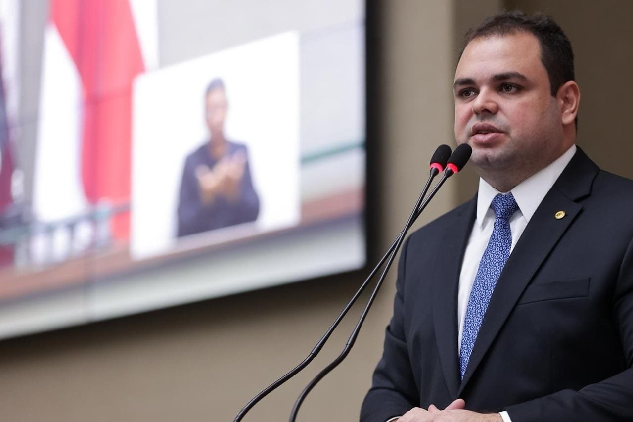 Governador do Amazonas Realiza Remanejamento de R$ 126,6 Milhões para Emendas Parlamentares