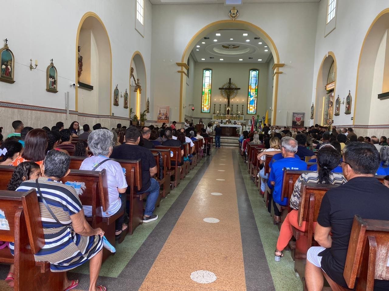 Catedral de Santarém Ajusta Horário de Missa para Conflitar com Jogo da Seleção Brasileira