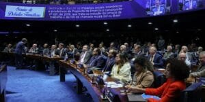 Debate no Senado sobre PEC que Modifica Escala de Trabalho 6×1