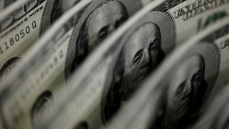 Mercados em Tensão: Dólar Sobe e Bolsa Brasileira Enfrenta Queda em Dia de Conflitos Globais