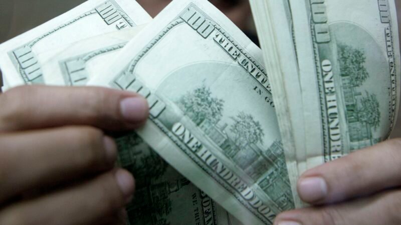 Dólar encerra julho com queda acumulada, enquanto Ibovespa registra alta significativa
