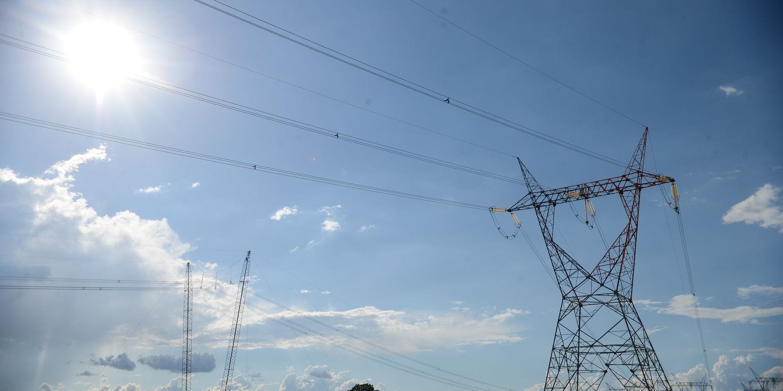 Aneel Realiza Leilão de Transmissão de Energia com Quatro Novos Lotes