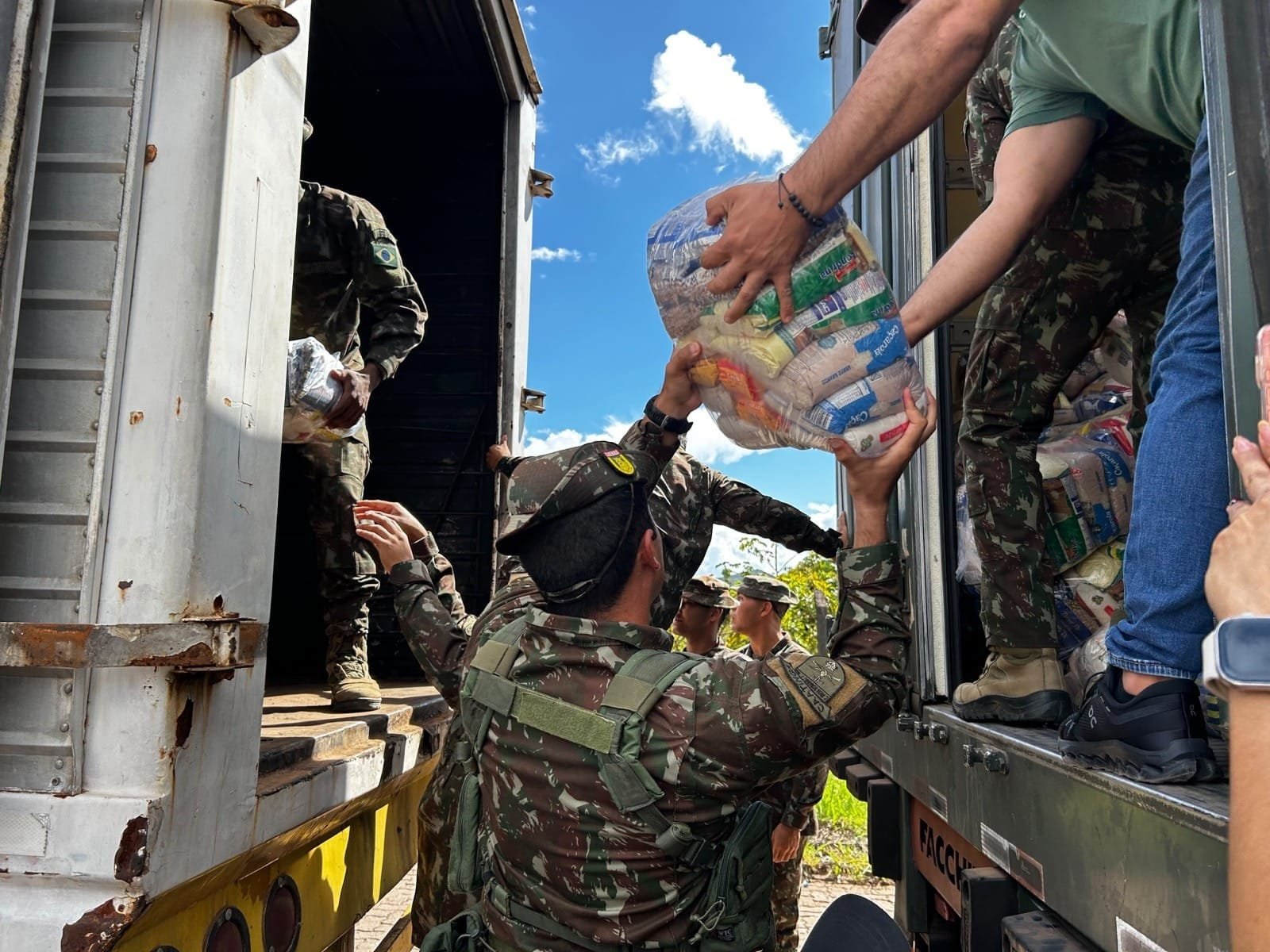 Ajuda Humanitária: Exército Brasileiro Envia 60 Toneladas de Suprimentos à Venezuela Após Terremotos
