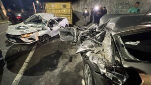Acidente na Avenida das Torres: Carreta tomba após colisão com dois veículos em Manaus
