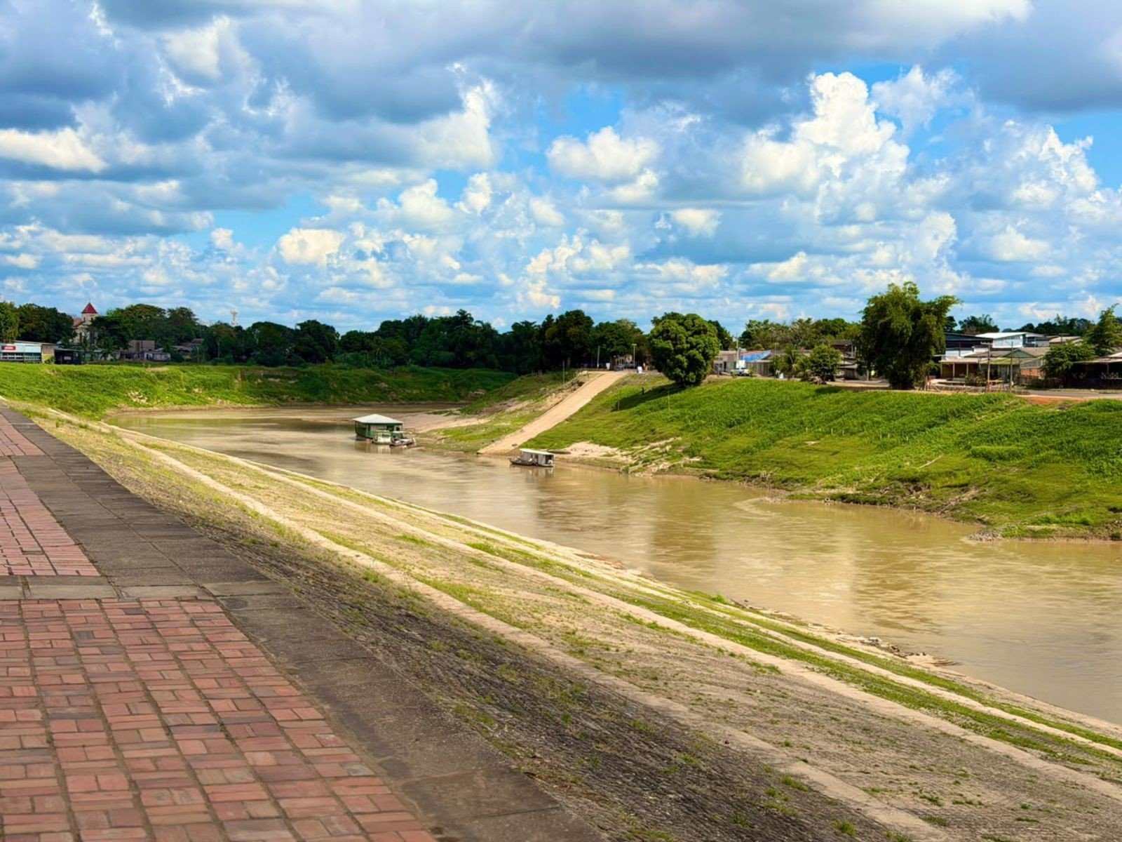 Impactos da Seca no Acre: A Capital Rio Branco Enfrenta Quase 40 Dias Sem Chuvas