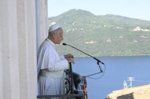 O Papa Leão XIV Inicia Período de Descanso em Castel Gandolfo