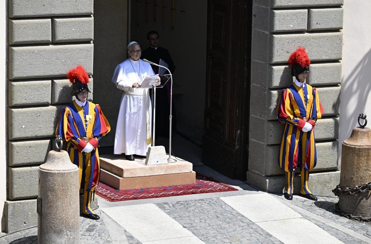 Papa Francisco Clama por Paz em Meio a Conflitos Globais