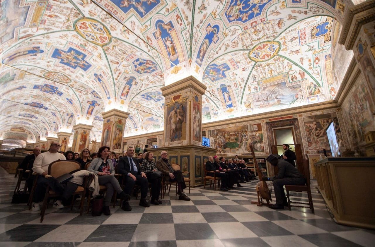 Papa Inaugura Exposição ‘AQVA’ na Biblioteca Vaticana