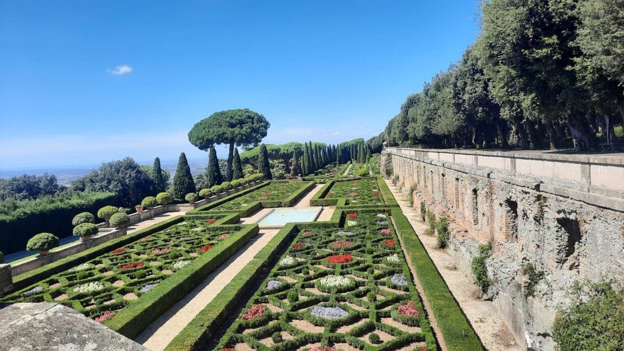 Líderes Mundiais e Especialistas em IA se Reúnem para Debater Desarmamento em Castel Gandolfo