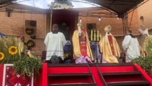 Oração pela Paz: Gallagher Celebra Missa em Berdychiv