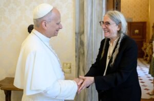 Encontro Histórico entre Leão XIV e Patti Smith no Vaticano