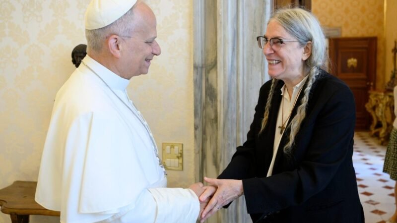 Encontro Histórico entre Leão XIV e Patti Smith no Vaticano
