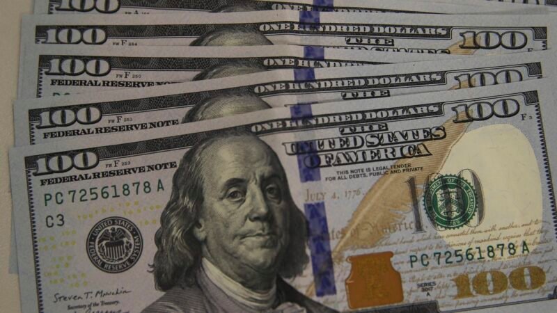 Dólar cai para R$ 5,08 enquanto bolsa enfrenta quarta queda consecutiva