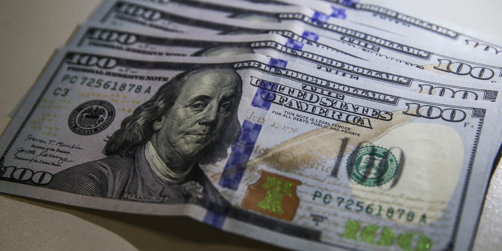 Dólar encerra semana estável a R$ 5,08, enquanto Ibovespa registra queda significativa