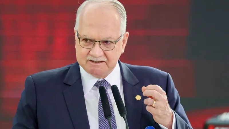 Edson Fachin reage a ofensas de Javier Milei contra Alexandre de Moraes