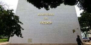 Governo Federal Planeja Ação no STF Contra PEC de Aposentadoria para Agentes de Saúde