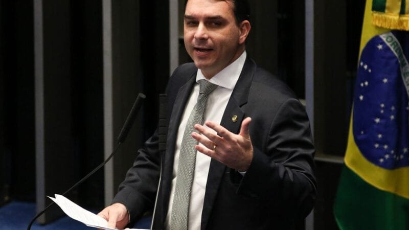 PGR Solicita Oitiva de Flávio Bolsonaro em Investigação de Calúnia contra Lula