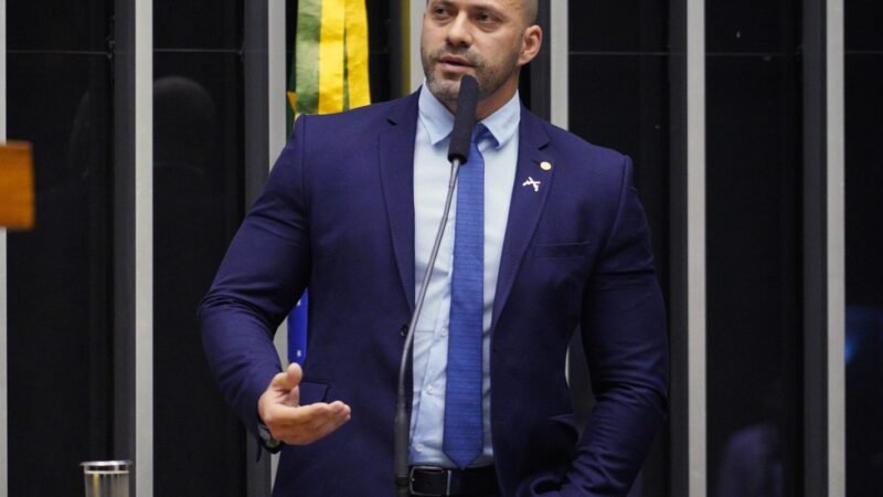 Moraes Destroça Silveira: Prazo de 48 Horas para Explicação sobre Vídeo no X